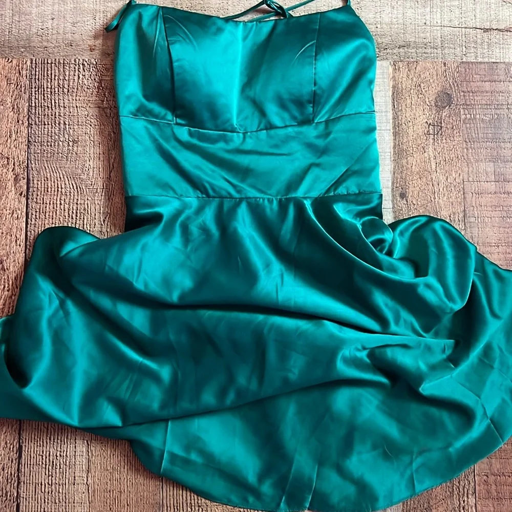 Green Macys Homecoming dress - Picture 1 of 4